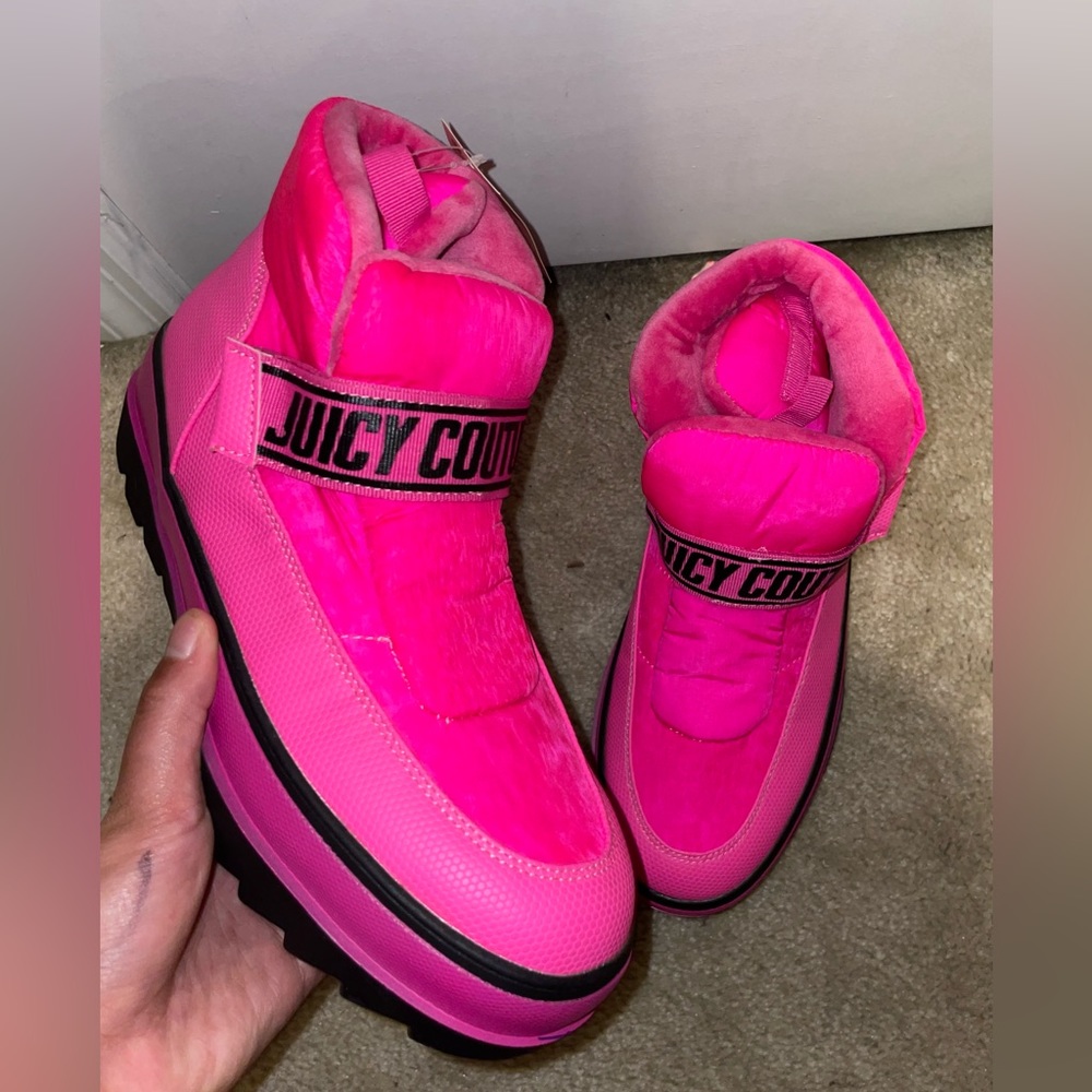 NWT Juicy Couture Veronica Puffer Velcro Snow Boots Hot Pink Spell Out Logo